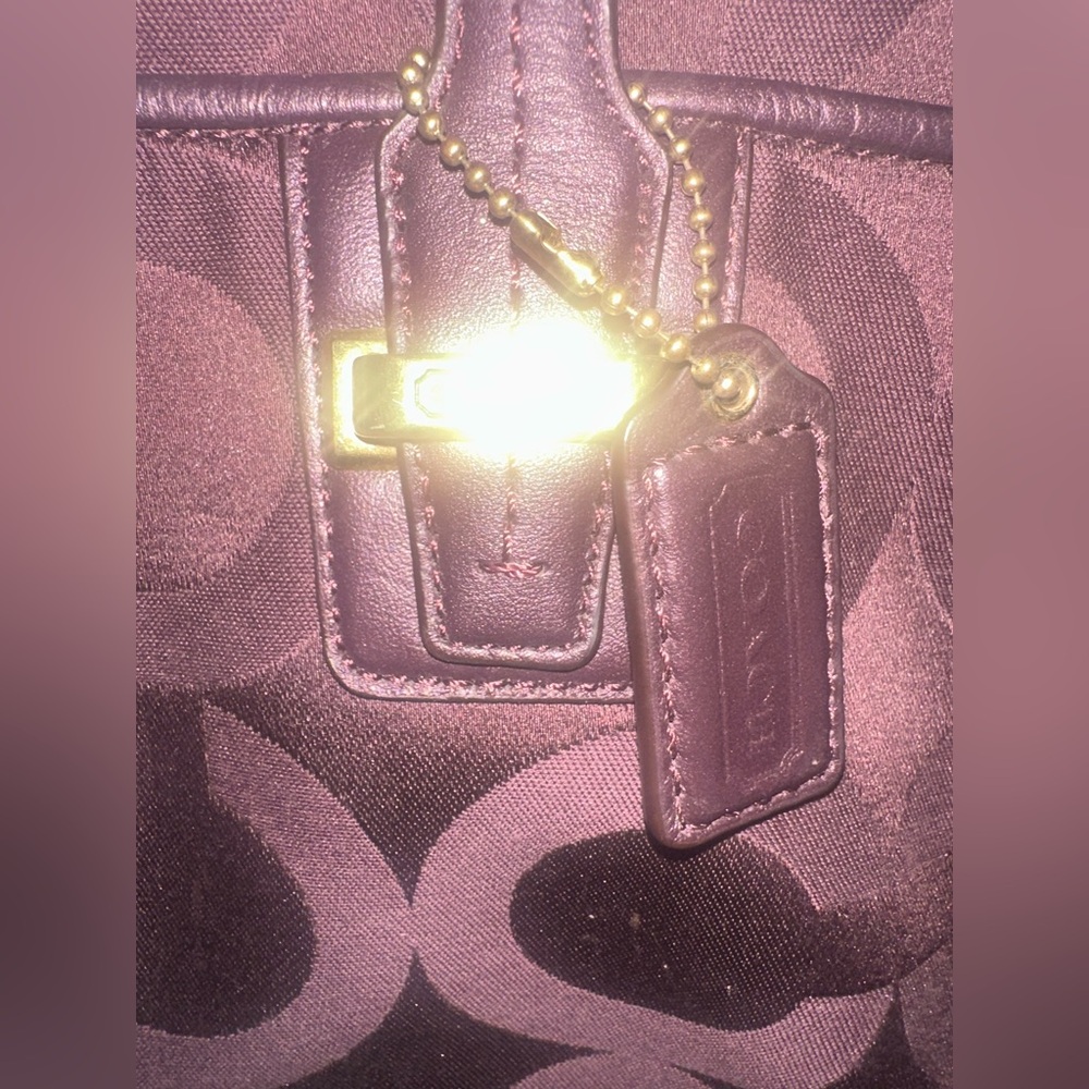 Signature Coach Taylor Op Art Alexis Carry All Tote! Purple! - Picture 8 of 8